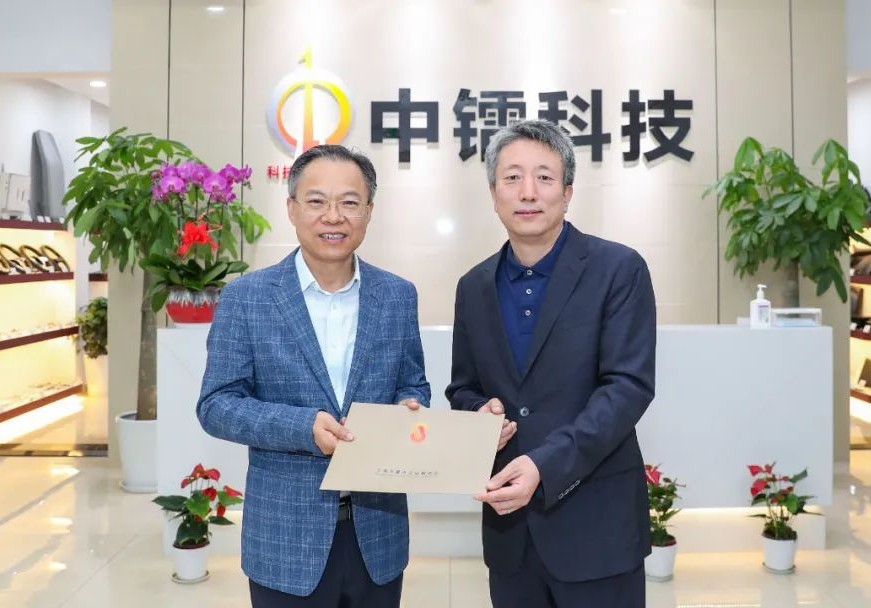 上海市委常委、临港新片区党工委书记、管委会主任陈金山赴龙8唯一官网科技调研